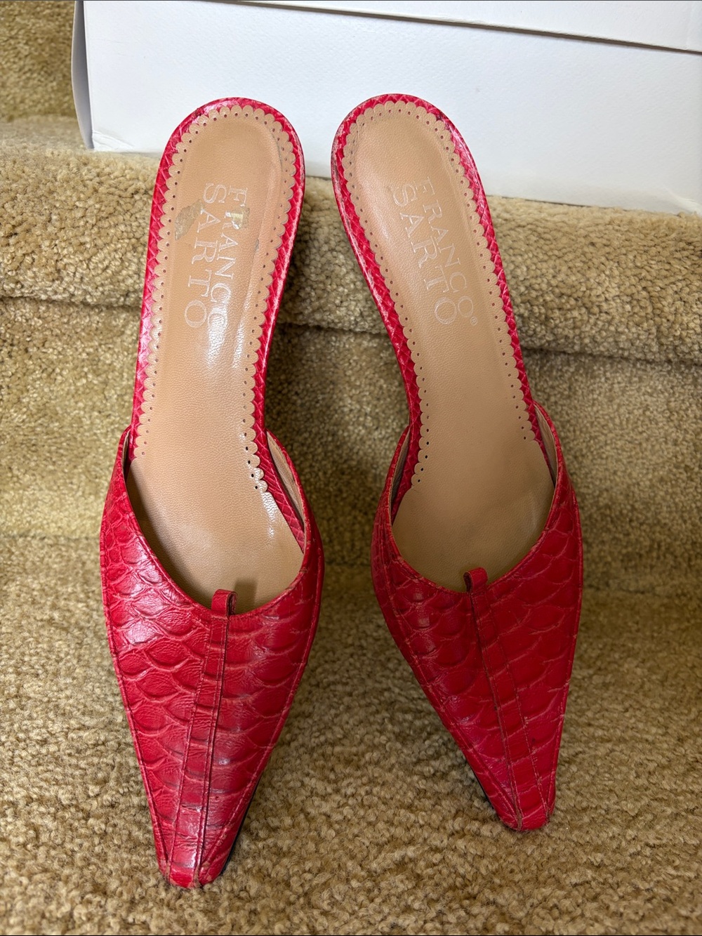 Franco Sarto Red Textured Pointed-Toe Mule Slides - Picture 2 of 3